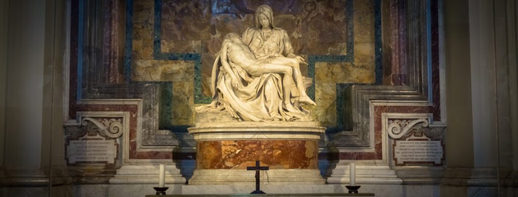 La Piedad, escultura de Miguel Ángel Buonarroti en la Basílica de San Pedro