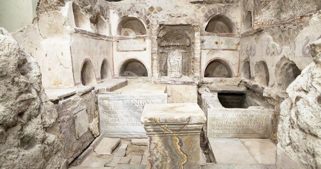 Necrópolis vaticana Via Triunphalis