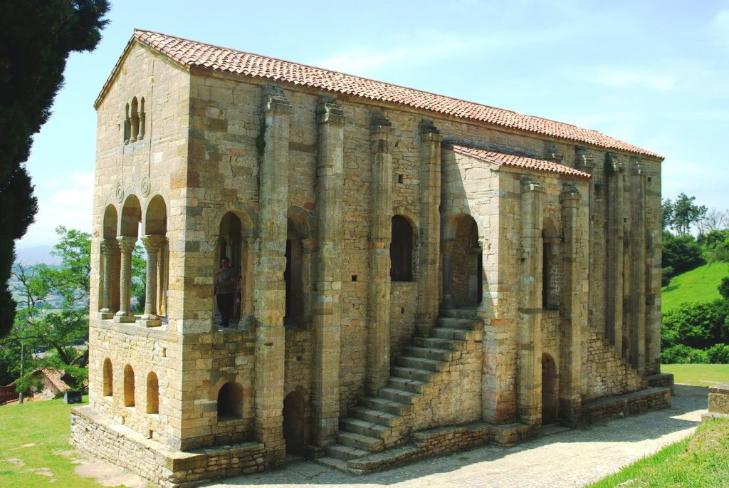 Santa María del Naranjo en Oviedo