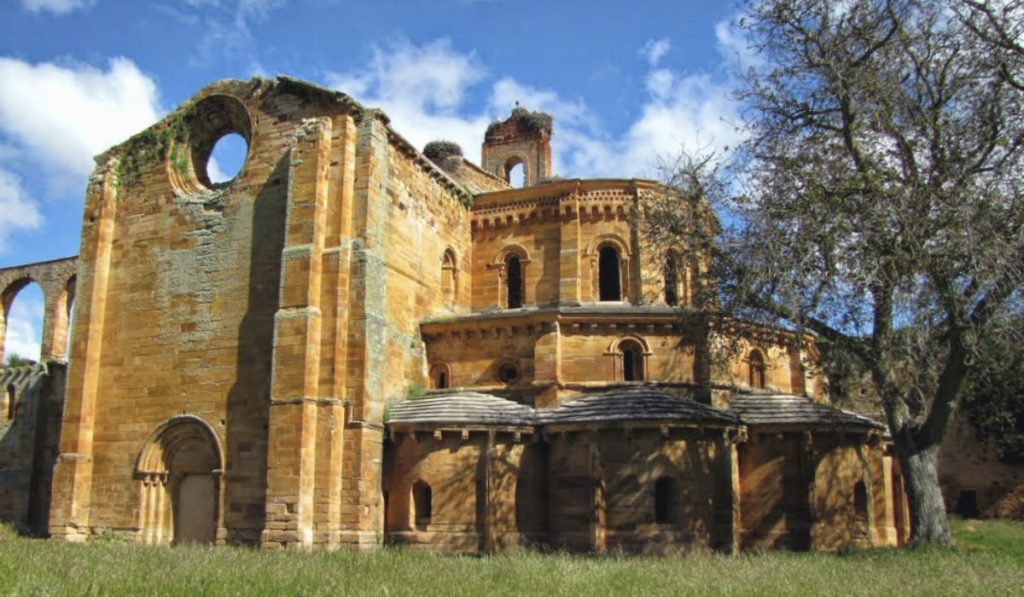 Monasterio abandonado de Castilla-León en España