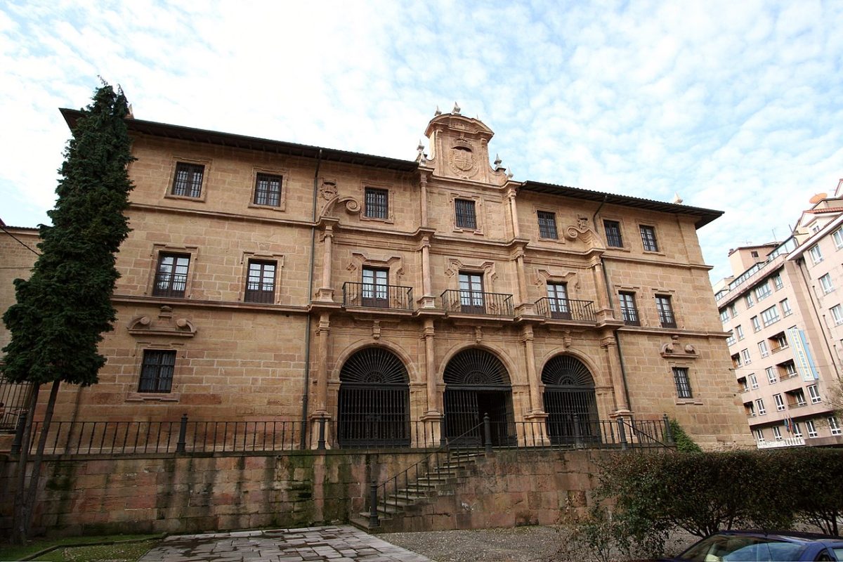 Monasterio de San Pelayo en Oviedo