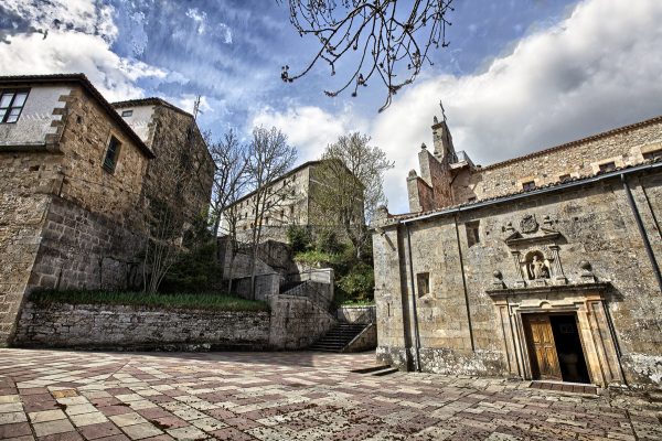 Monasterio y Santuario de Montesclaros en Cantabbria