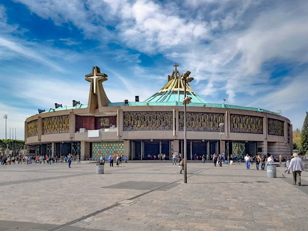 Basílica Nueva de Santa María de Guadalupe en México